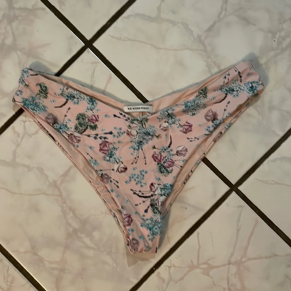 We wore what bikini bottoms - Picture 2 of 5